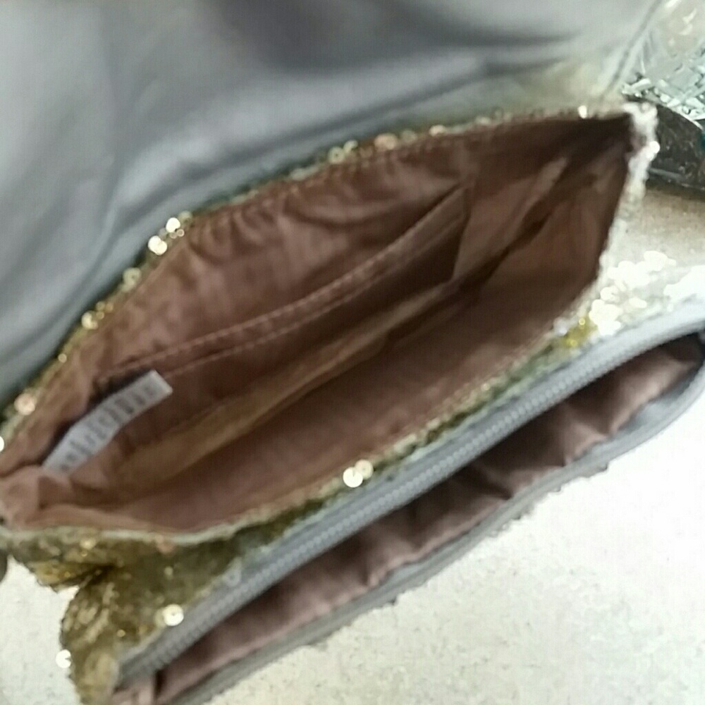 Wristlet - Picture 6 of 6